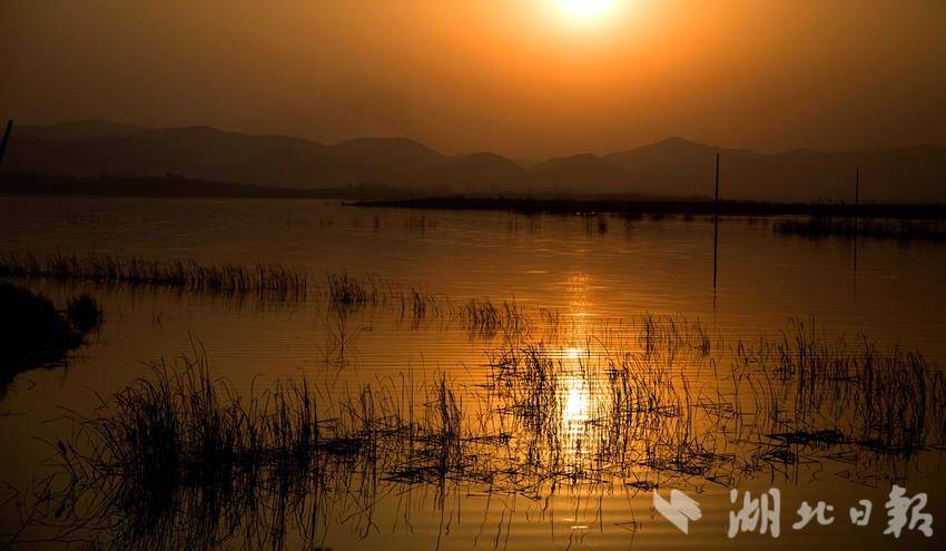 夕陽(yáng)總會(huì)落在你身上，你也會(huì)快樂(lè)一場(chǎng)