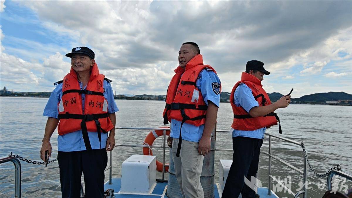 江豚 鄧隊長的一天.jpg